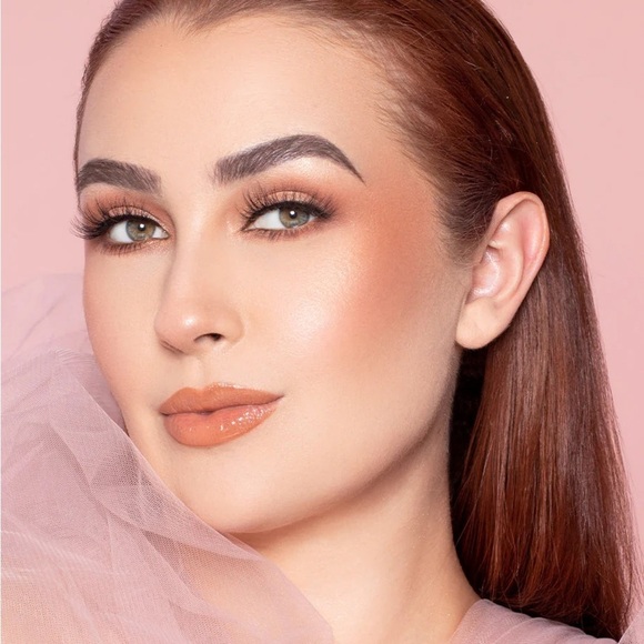 Kenia Ontiveros Beauty Go and Glow Kit - Picture 9 of 11